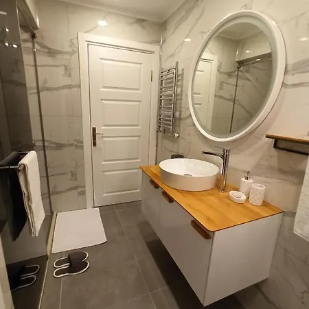 Stylish House In Lively Ortakoey Neighborhood Daire İstanbul