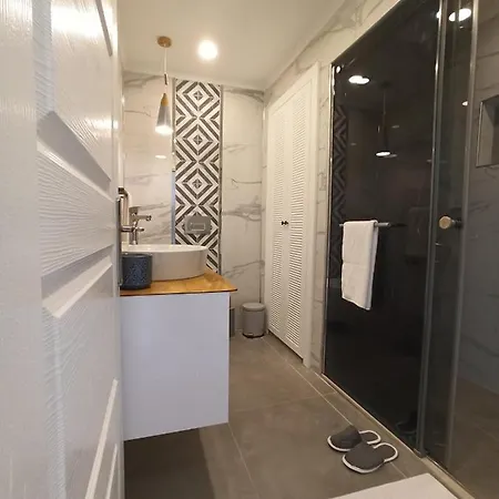 Stylish House In Lively Ortakoey Neighborhood İstanbul